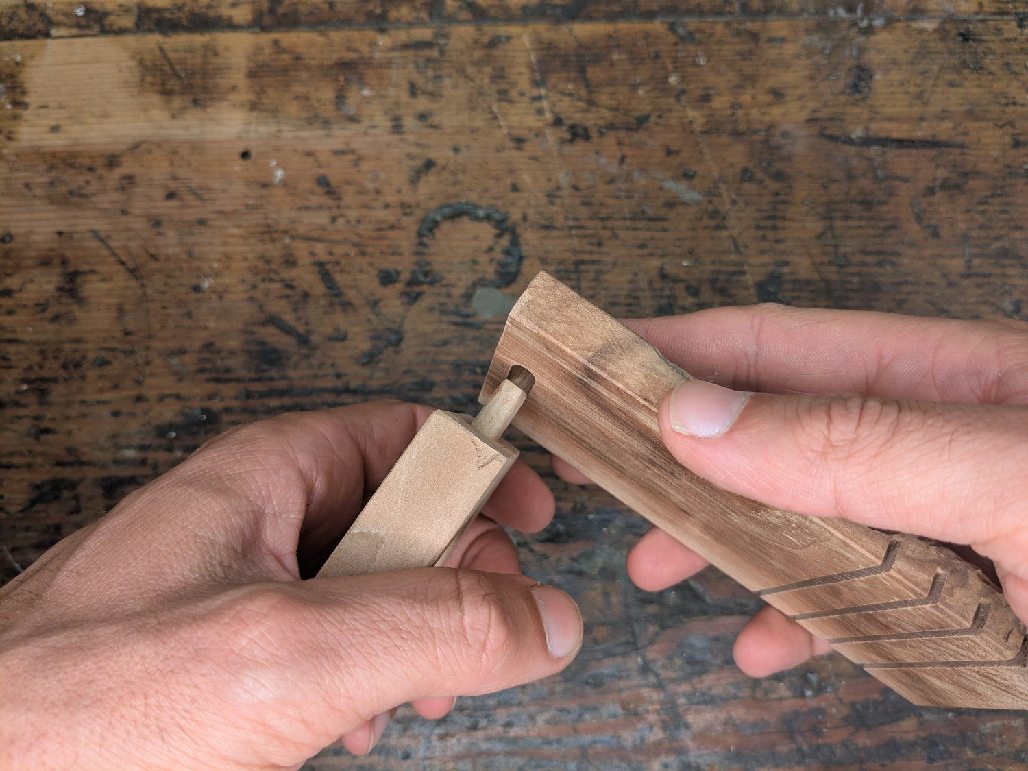 Räucherstövchen aus Holz mit Steckverbindung in Handarbeit gefertigt.